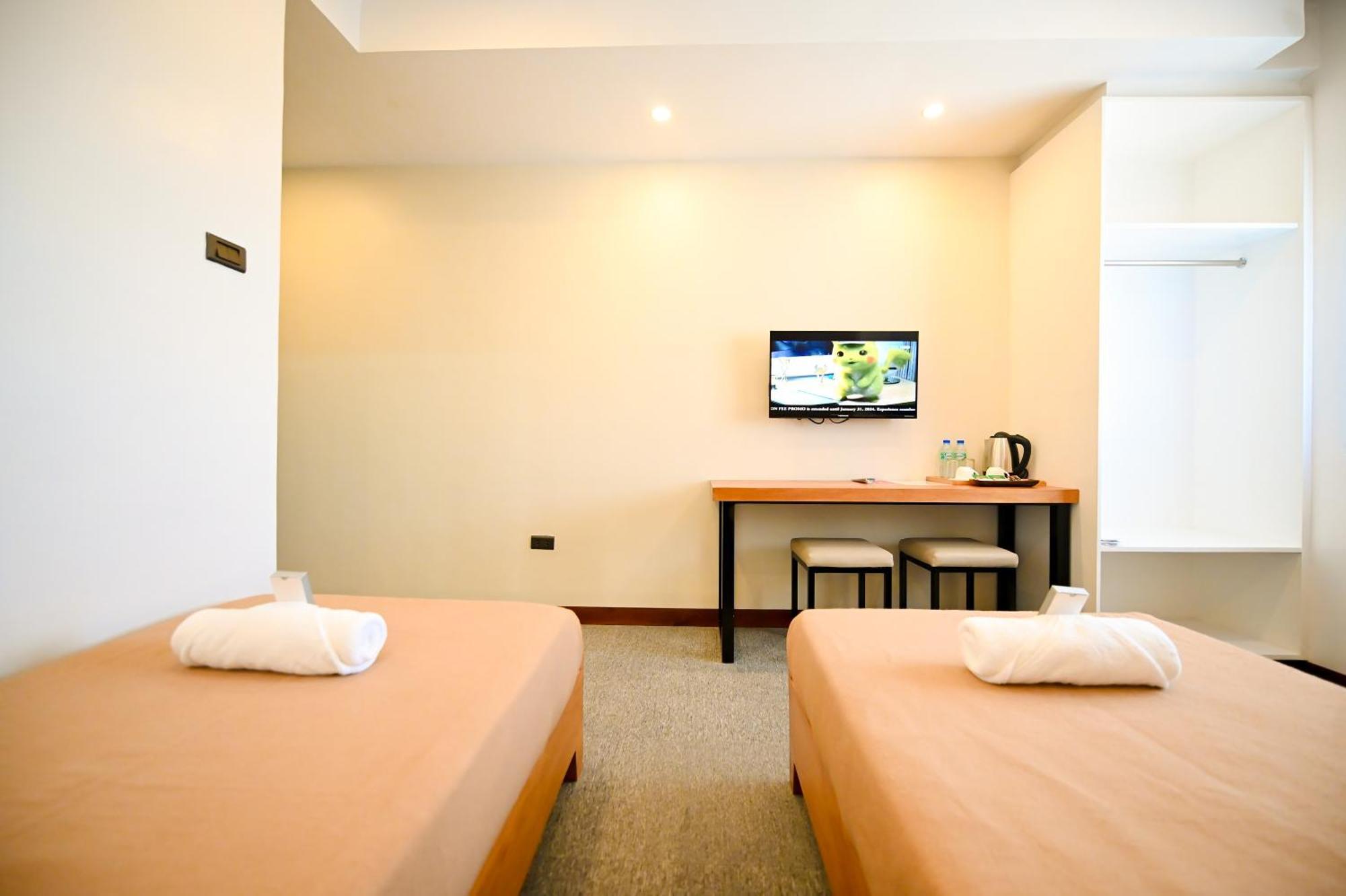Blue Harbor Hotel Calapan المظهر الخارجي الصورة