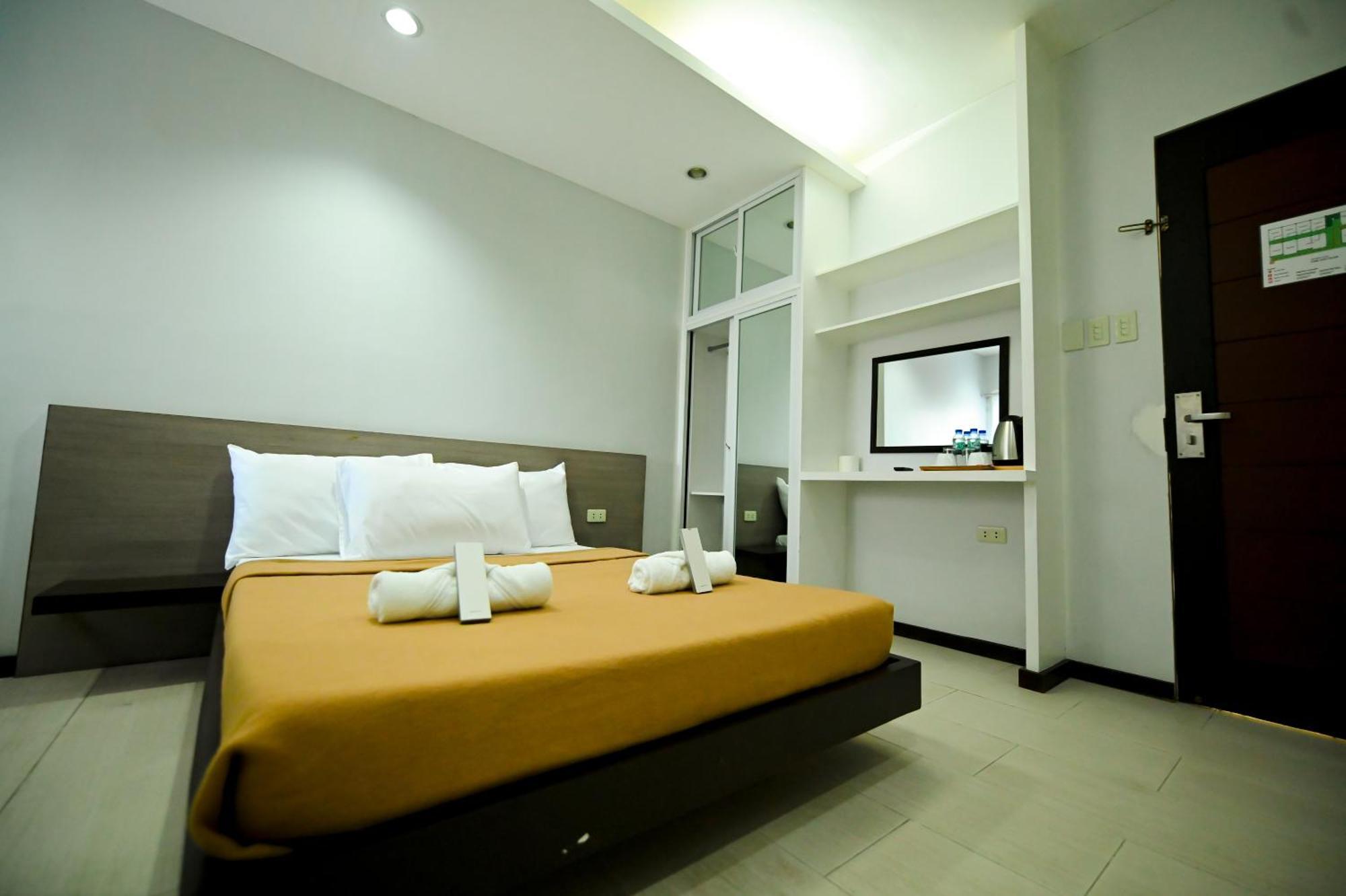 Blue Harbor Hotel Calapan المظهر الخارجي الصورة