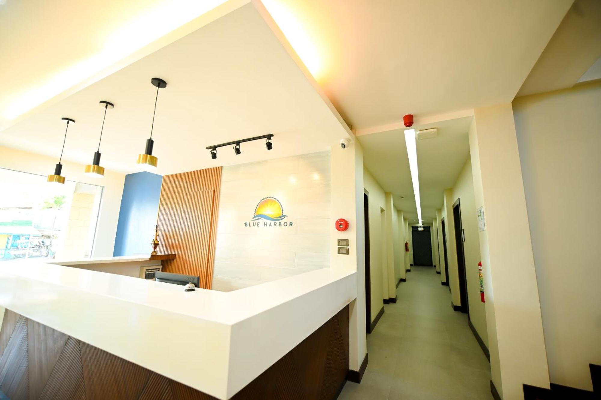 Blue Harbor Hotel Calapan المظهر الخارجي الصورة
