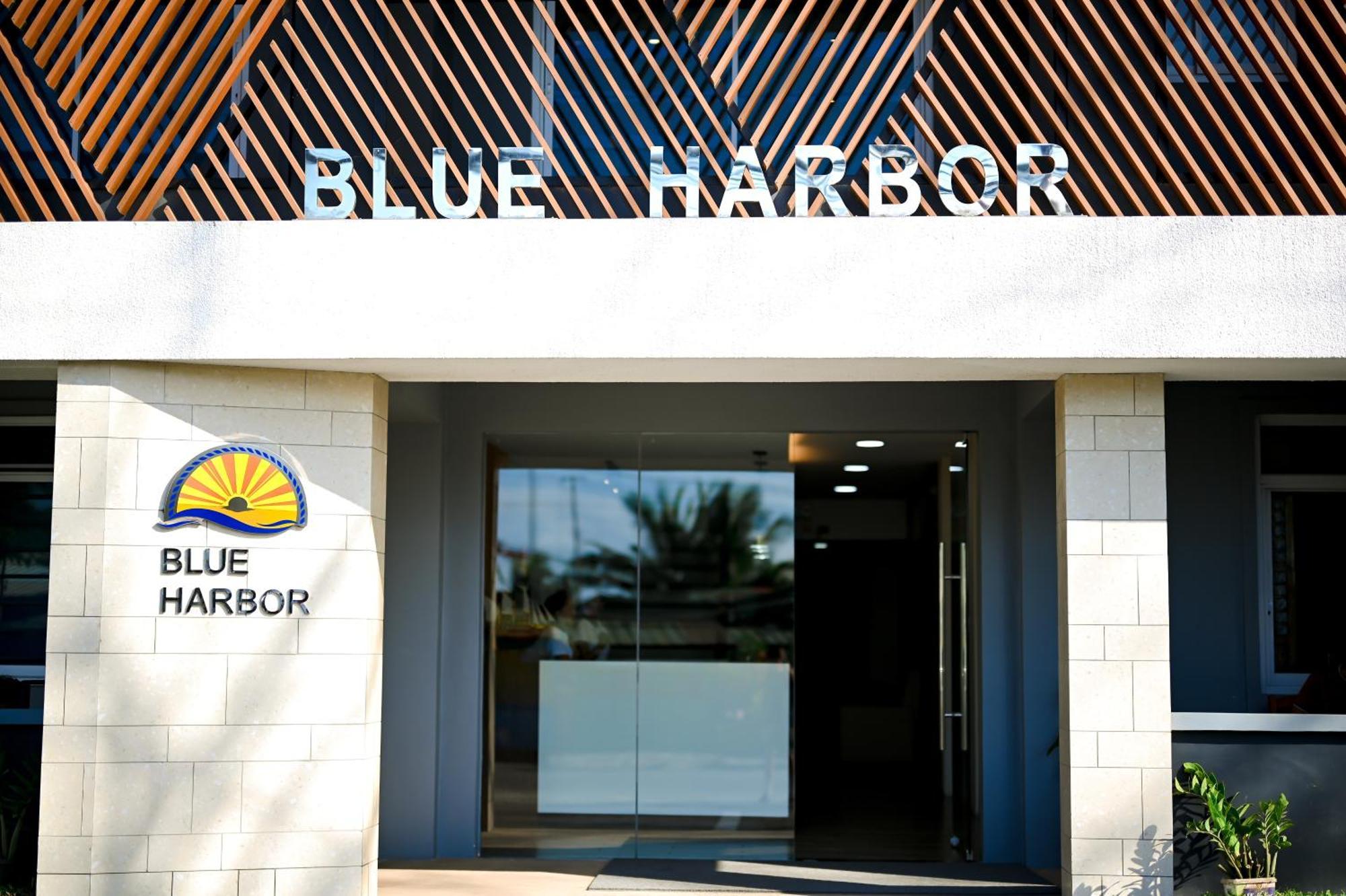 Blue Harbor Hotel Calapan المظهر الخارجي الصورة