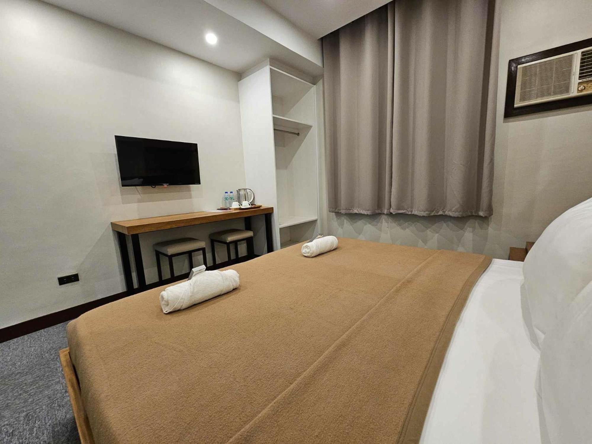 Blue Harbor Hotel Calapan المظهر الخارجي الصورة