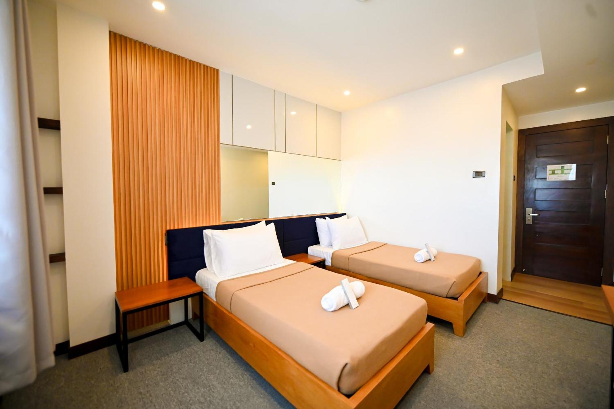 Blue Harbor Hotel Calapan المظهر الخارجي الصورة