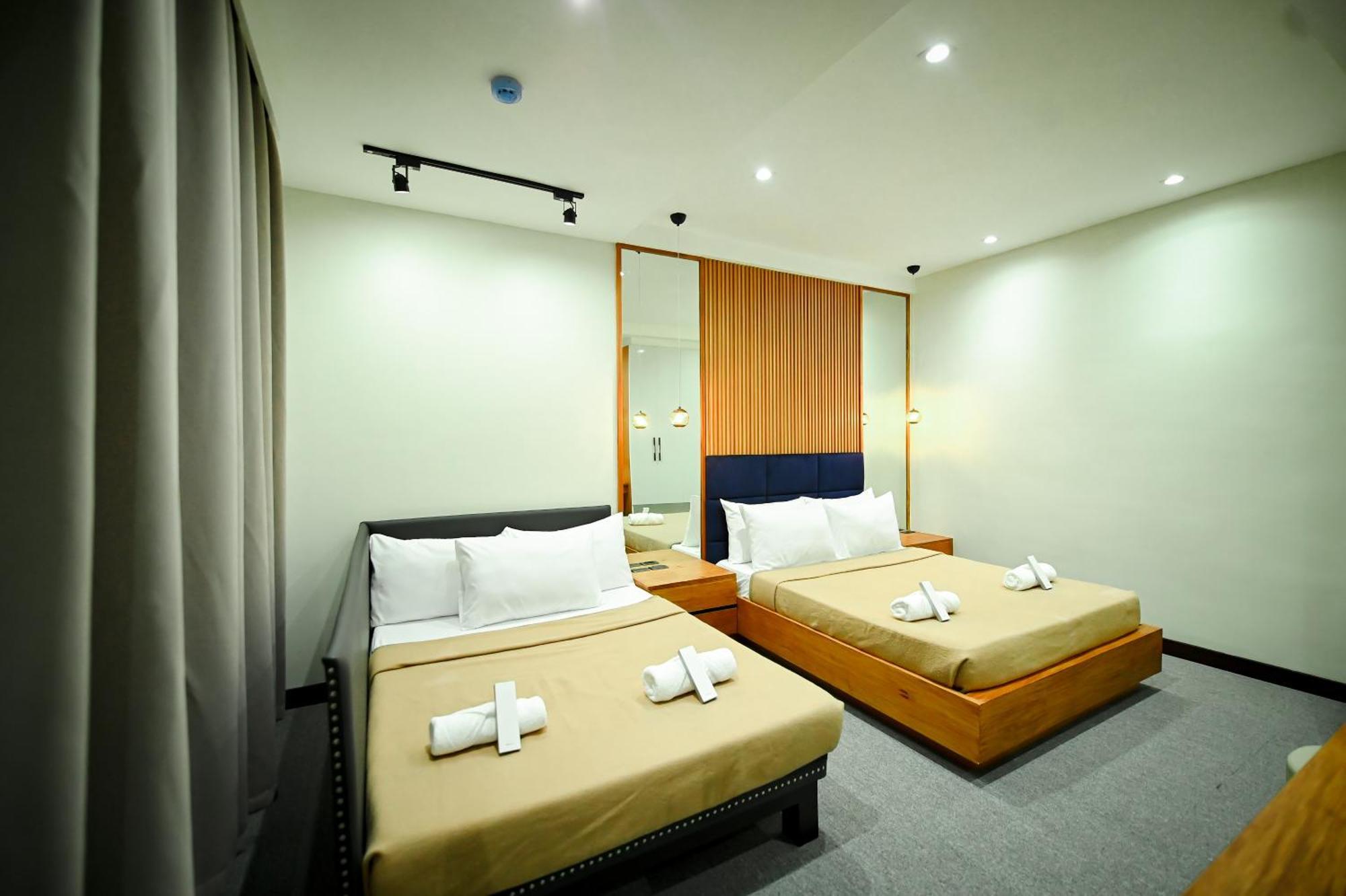 Blue Harbor Hotel Calapan المظهر الخارجي الصورة