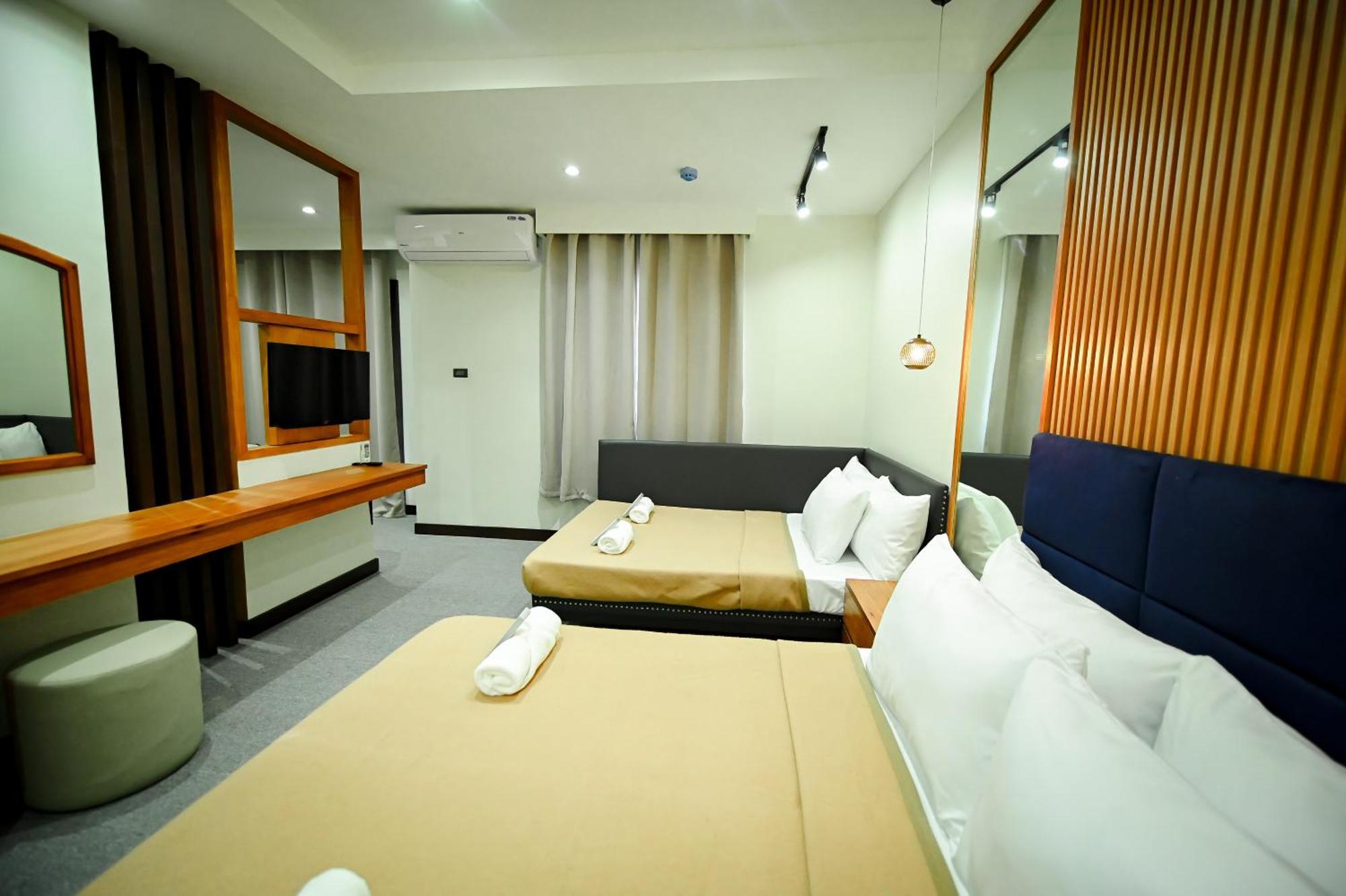 Blue Harbor Hotel Calapan المظهر الخارجي الصورة