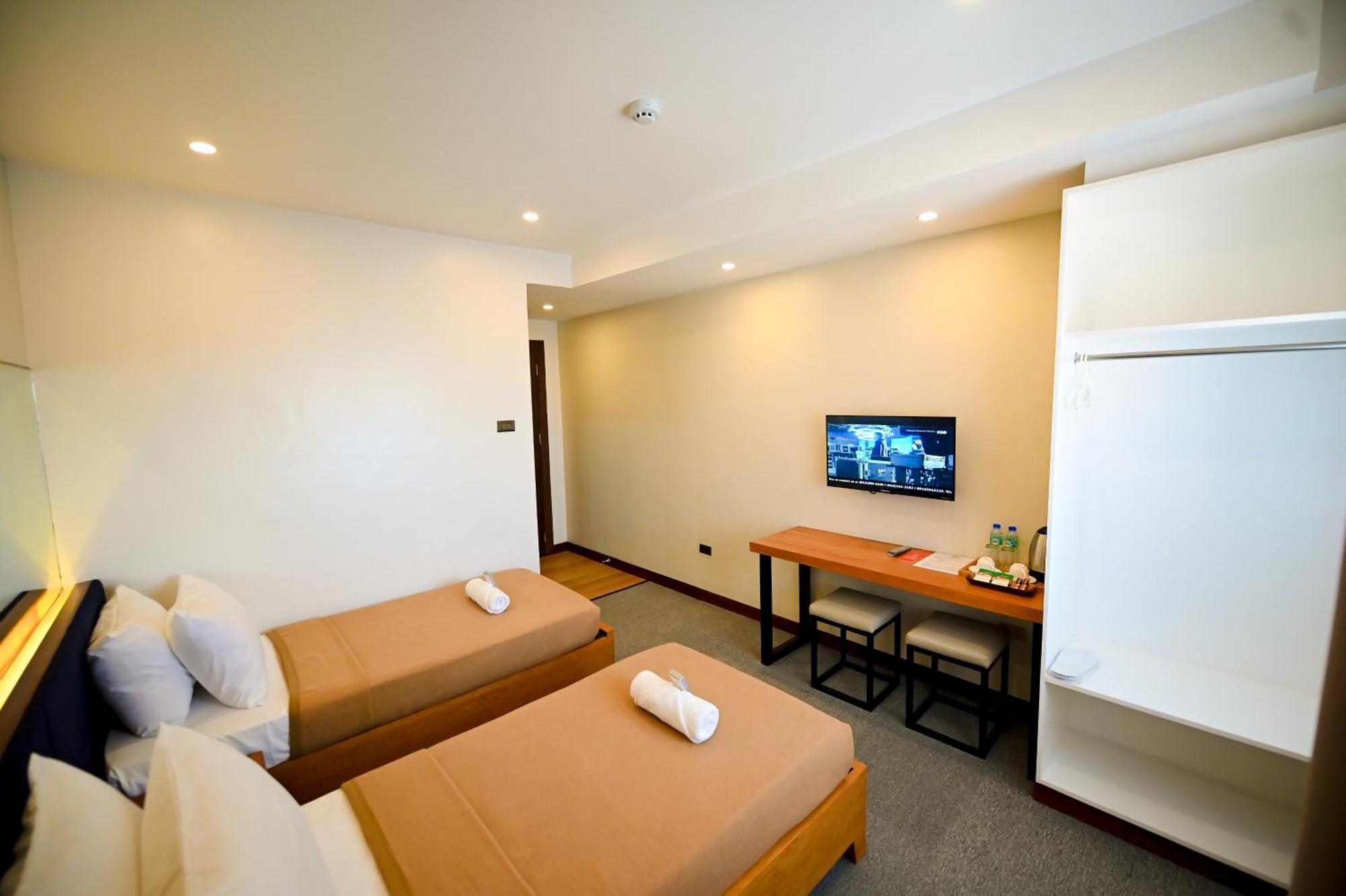 Blue Harbor Hotel Calapan المظهر الخارجي الصورة